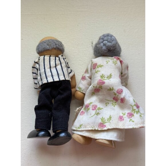 Ryan's Room Wooden Dollhouse Miniature Grandpa Grandma Daughter Figurines - Picture 3 of 9